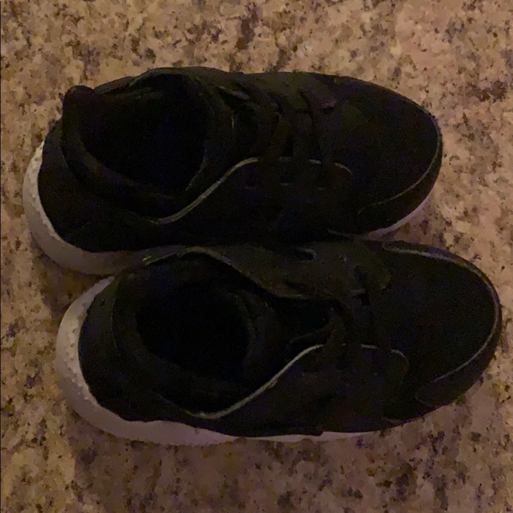 Boys Nike HURACHE